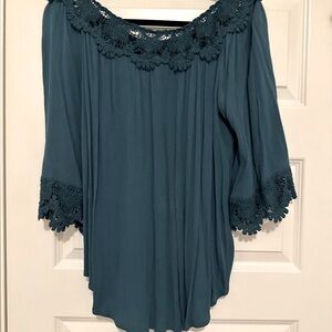 EUC 3/4 SLEEVE PEASANT TOP IN TEAL W LACE ACCENT TRIM WORN ONCE
